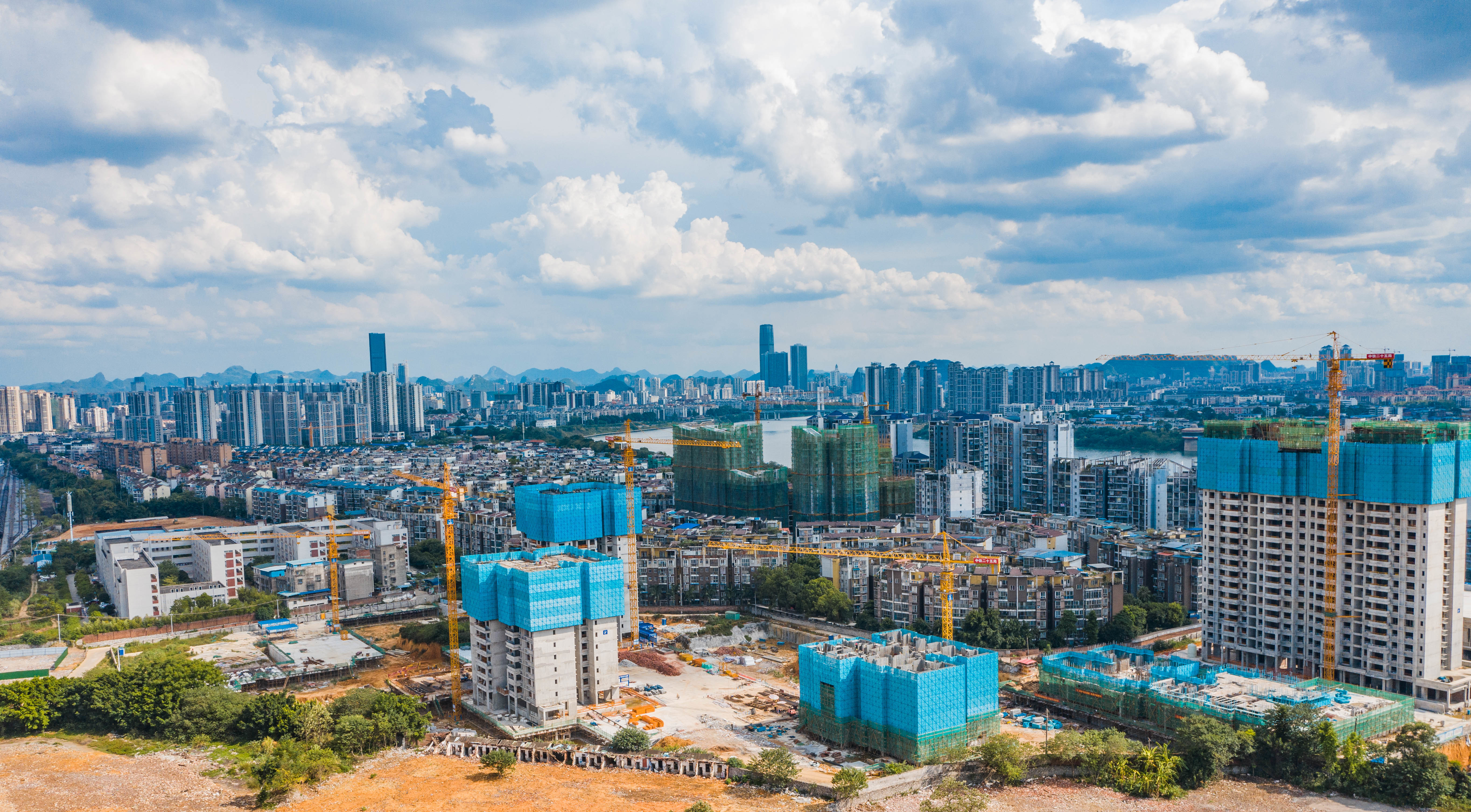 家电巨头转身:美的格力齐宣布退出房地产,建筑行业迎来新变局