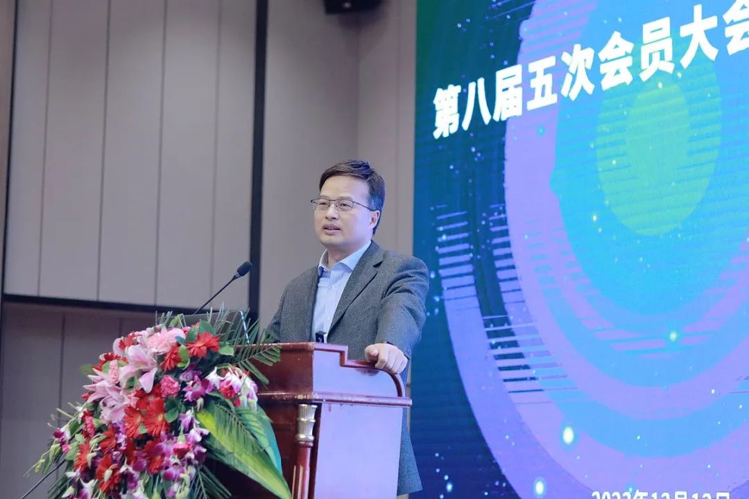 明建云受邀参加武汉建筑装饰协会第八届五次会员大会暨理事会,分享《新趋势下装饰装修企业战略升级之路》专题演讲